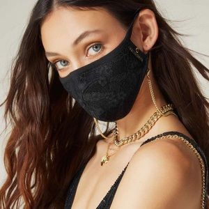 Banndolier CHLOE
Lace Mask with Chain in Black/Gold